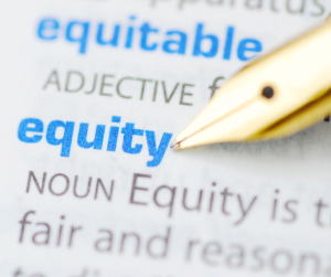 Equidad y Profesionalismo en la Era de la Diversidad: Un Análisis Crítico